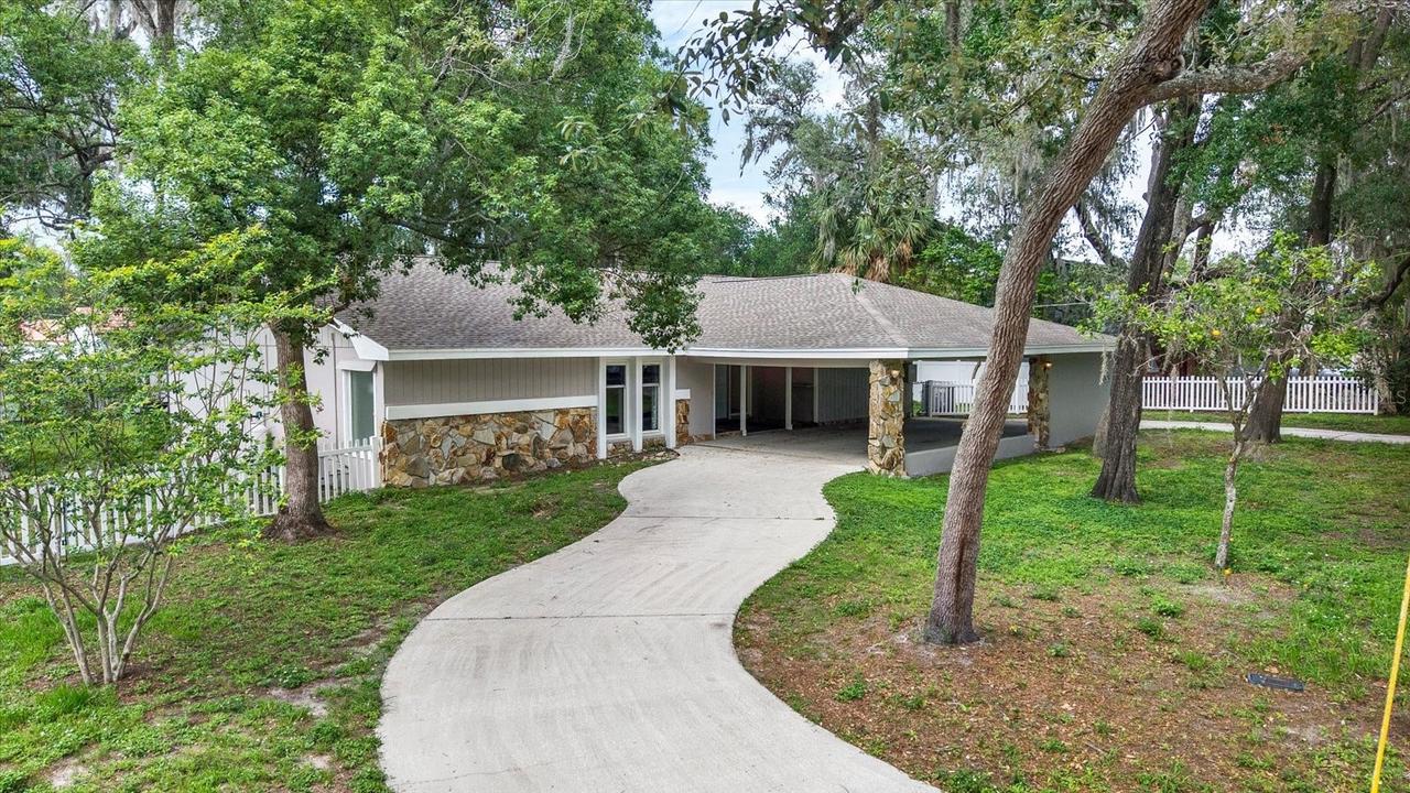 6906 Greenhill Pl., Tampa, FL 33617