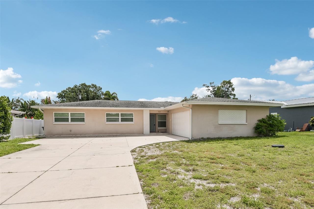 563 Eastview Rd., Largo, FL 33770