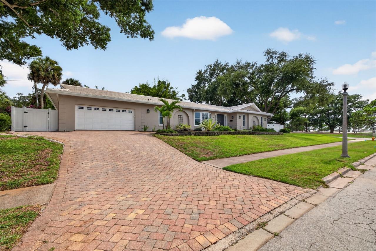 303 Roebling Rd., Belleair, FL 33756