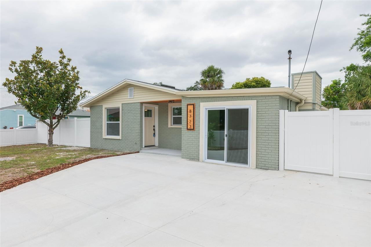 8723 N River Forest Cir., Tampa, FL 33604