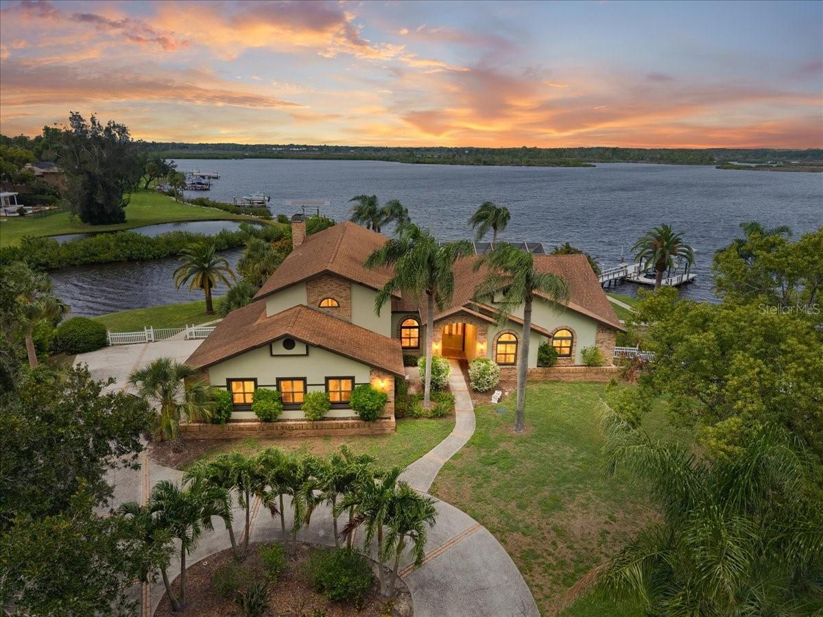 1589 Mary Ln., Tarpon Springs, FL 34689