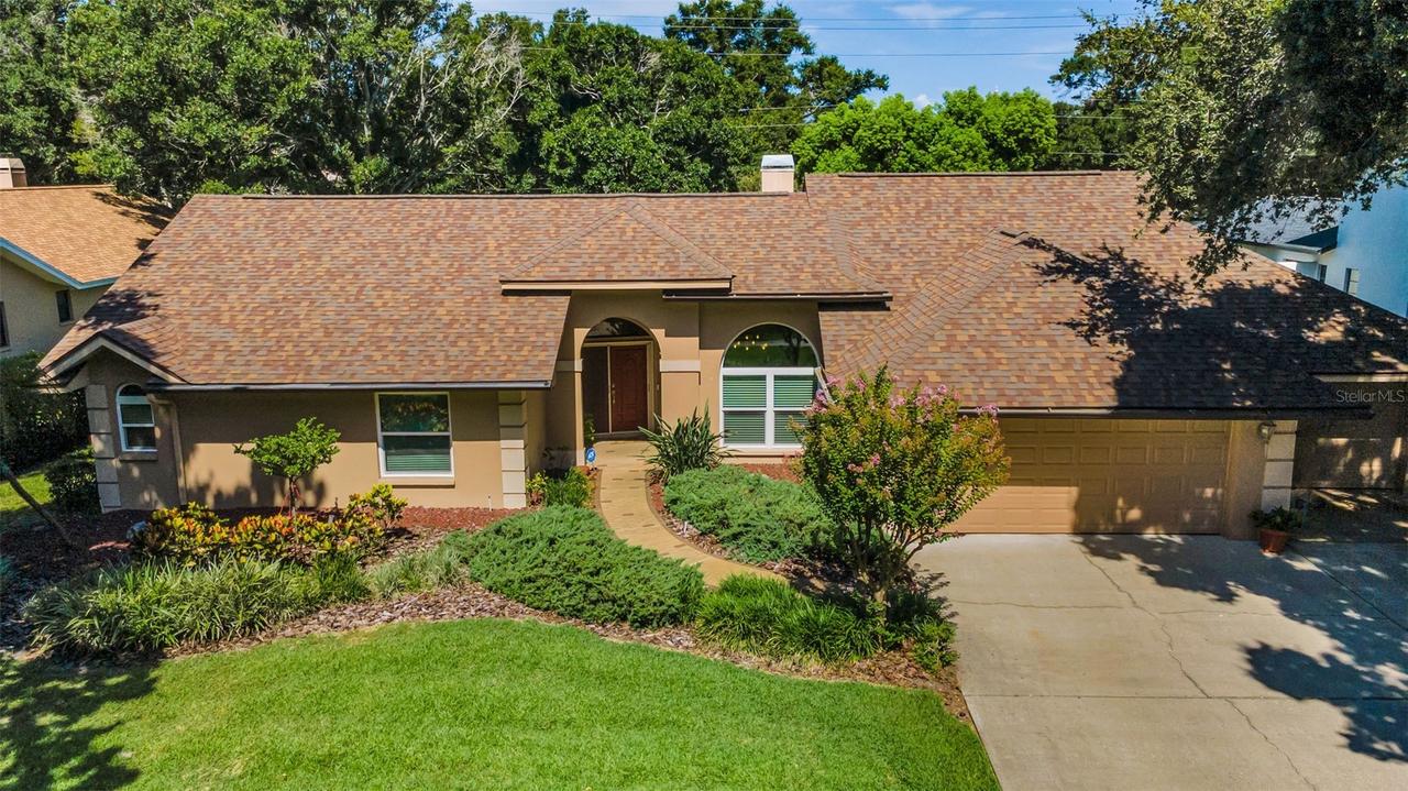 9904 Oaks Ln., Seminole, FL 33772