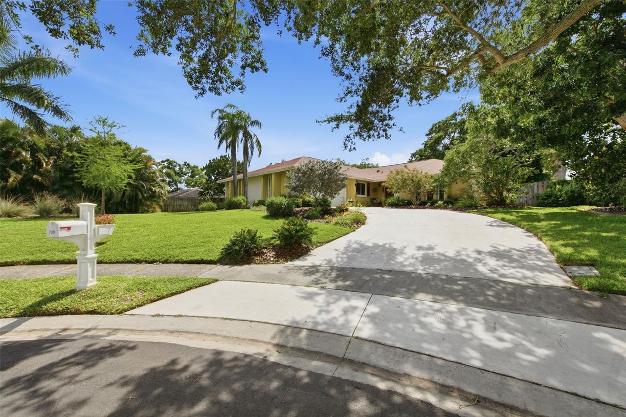 709 Grovewood Ln., Largo, FL 33770
