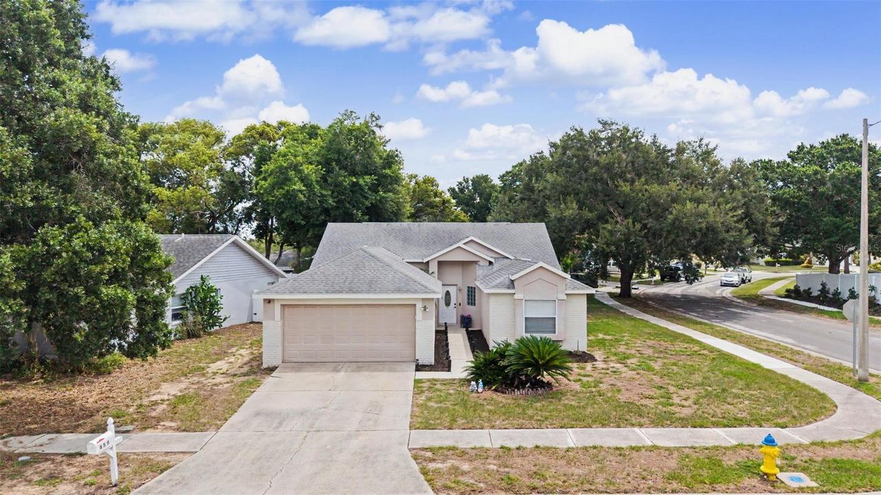 655 Sand Ridge Dr., Valrico, FL 33594