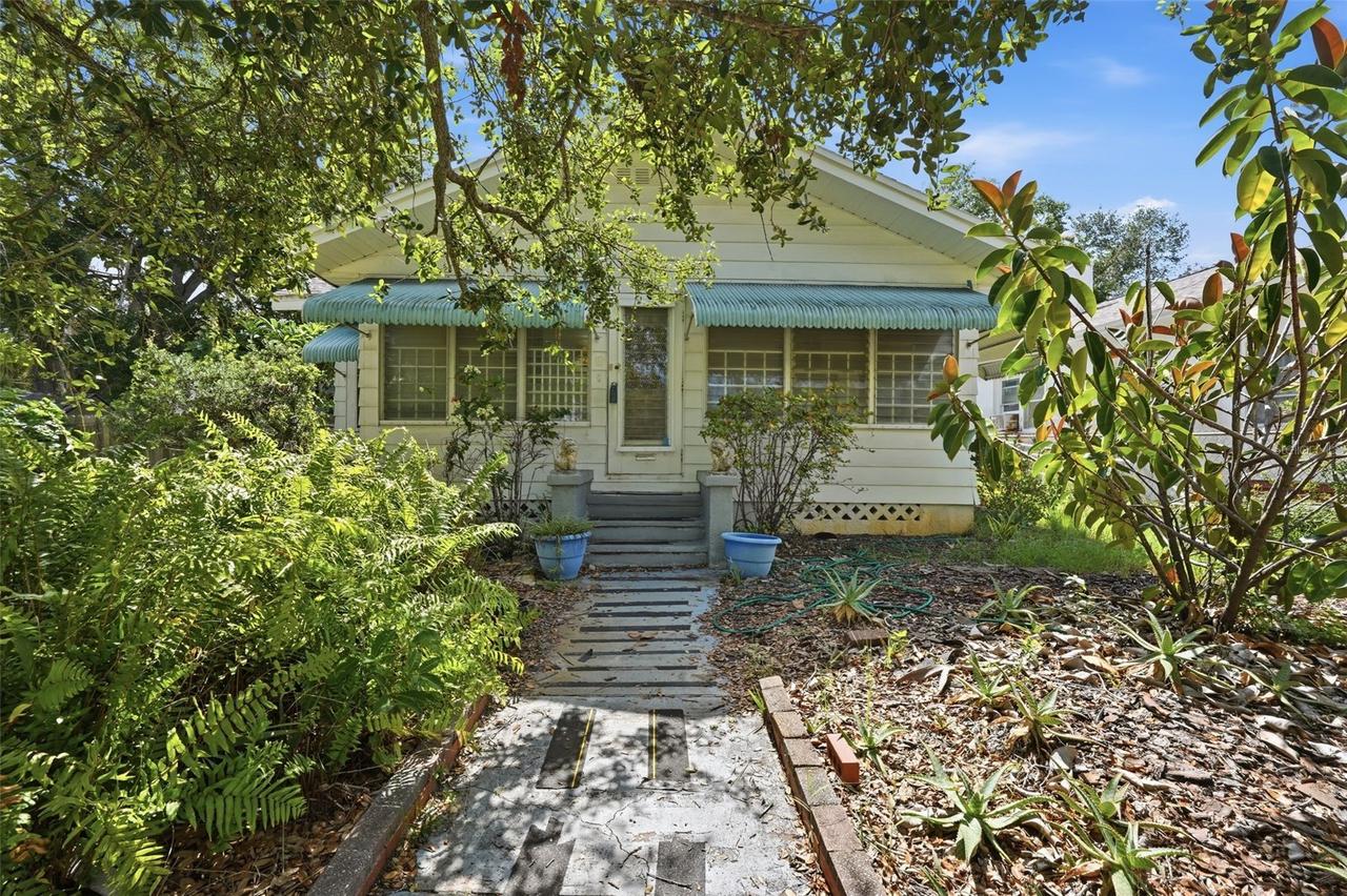 1135 Crescent Lake Dr., St Petersburg, FL 33701