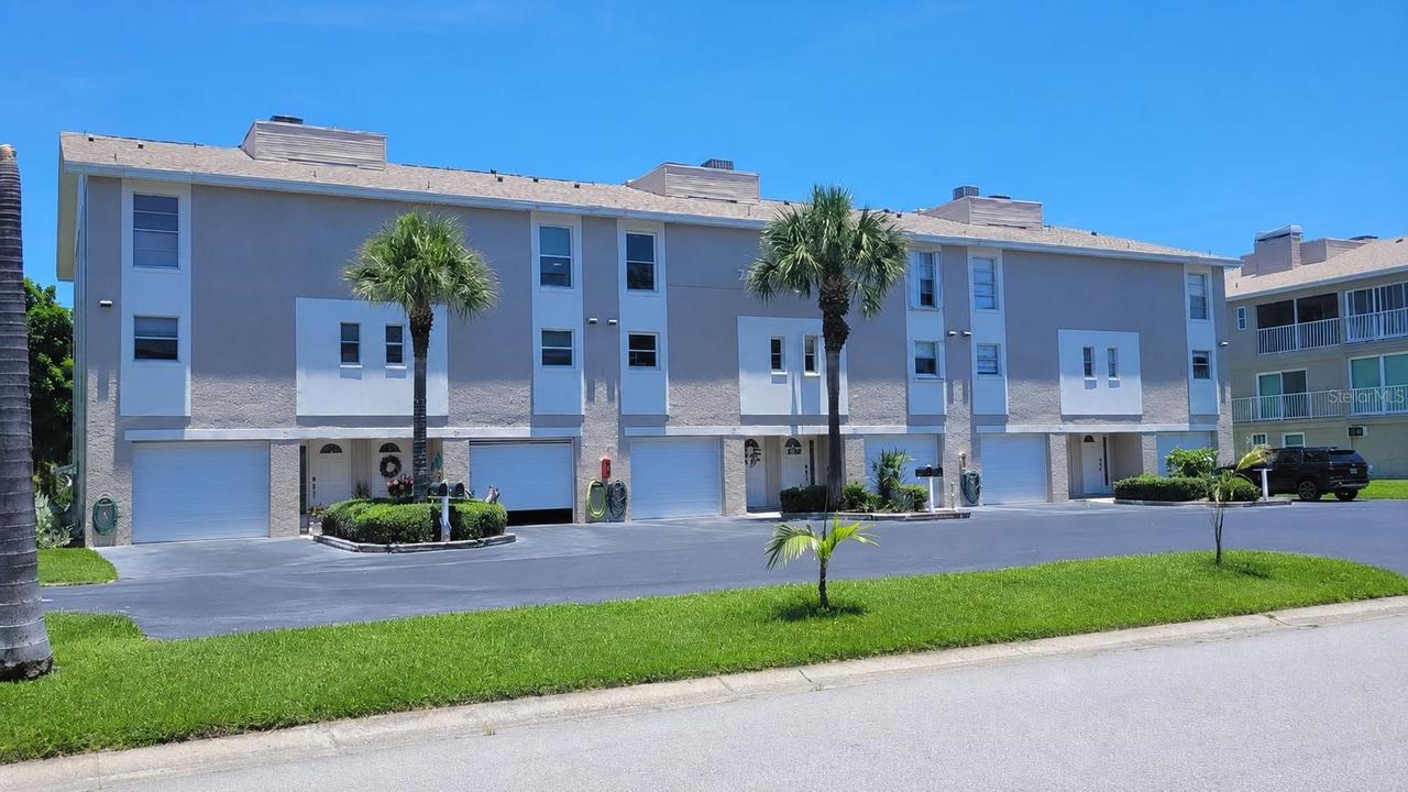 255 Capri Cir. #17, Treasure Island, FL 33706