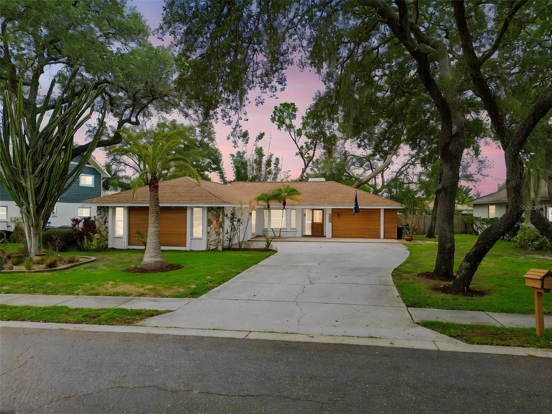 1425 Poinsettia Ave., Tarpon Springs, FL 34689