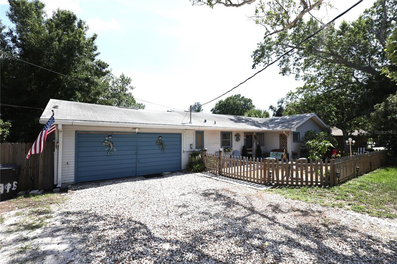 915 Dempsey St., Clearwater, FL 33756