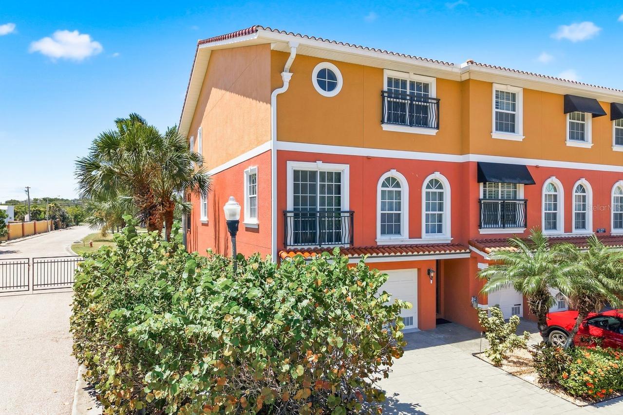 47 W Morgan St., Tarpon Springs, FL 34689