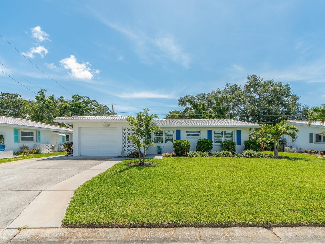 9259 142nd St., Seminole, FL 33776