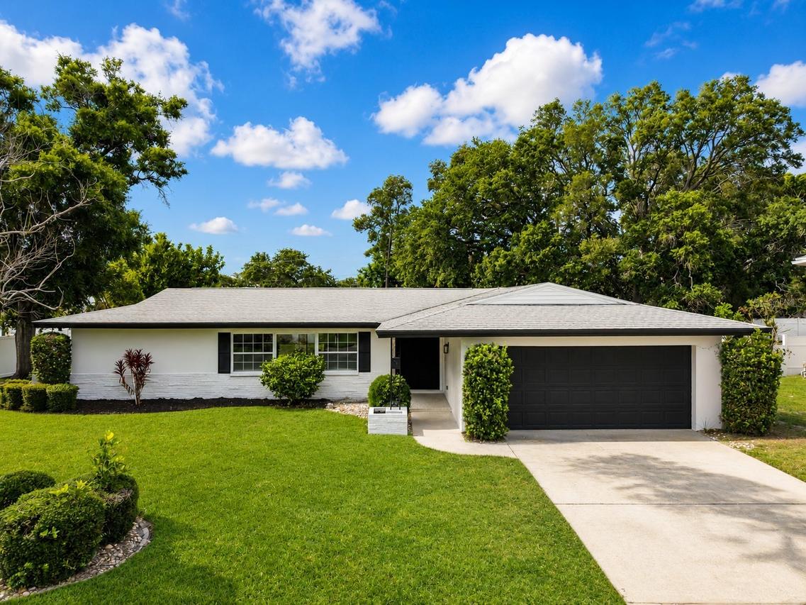 810 Allamanda Dr., Largo, FL 33770