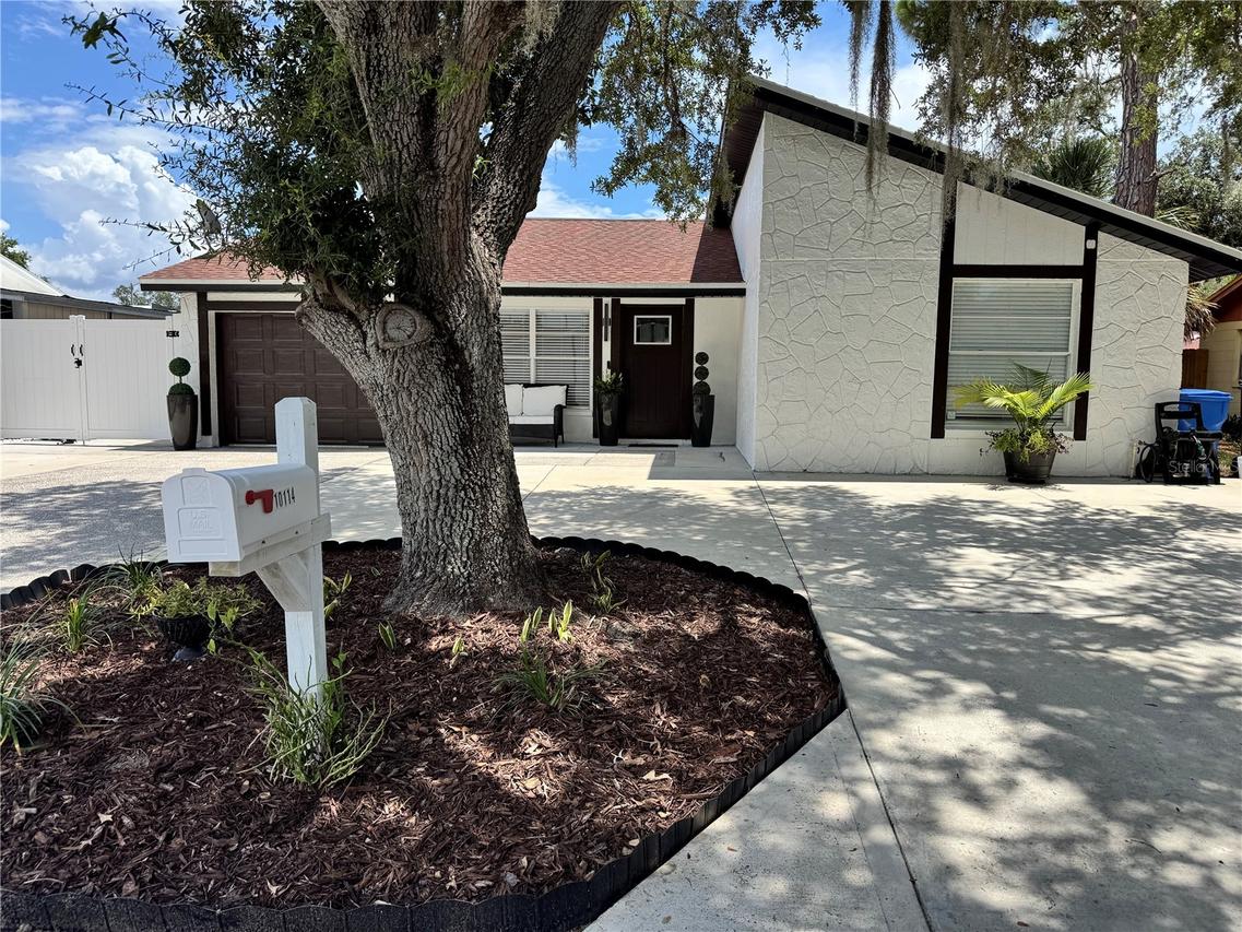 10114 Briarwick Ct., Tampa, FL 33615