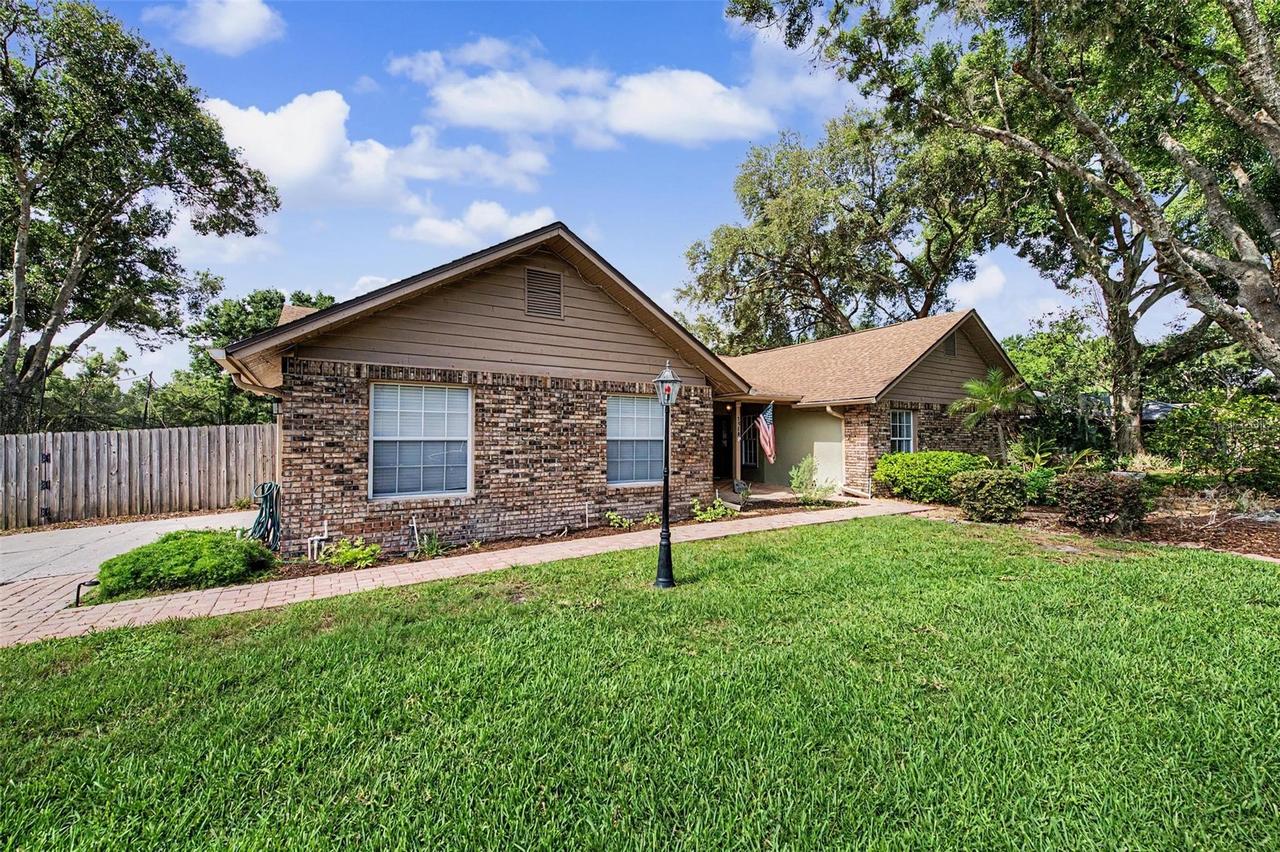 3916 Broomsedge Ln., Valrico, FL 33596