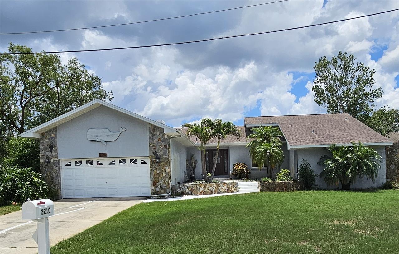 2210 Bayou Dr., Holiday, FL 34691