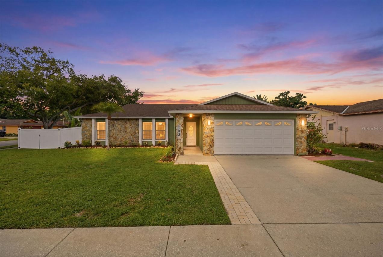 102 Peacock Cir., Safety Harbor, FL 34695