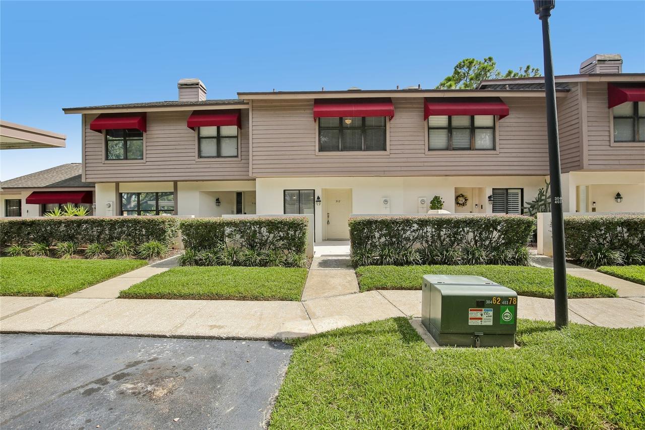 717 Oak Park Pl., Brandon, FL 33511