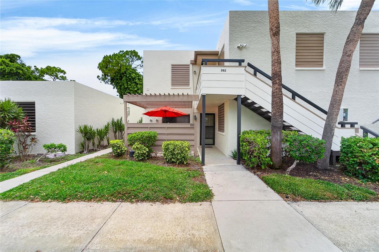 593 Lakeside Dr., Bradenton, FL 34210