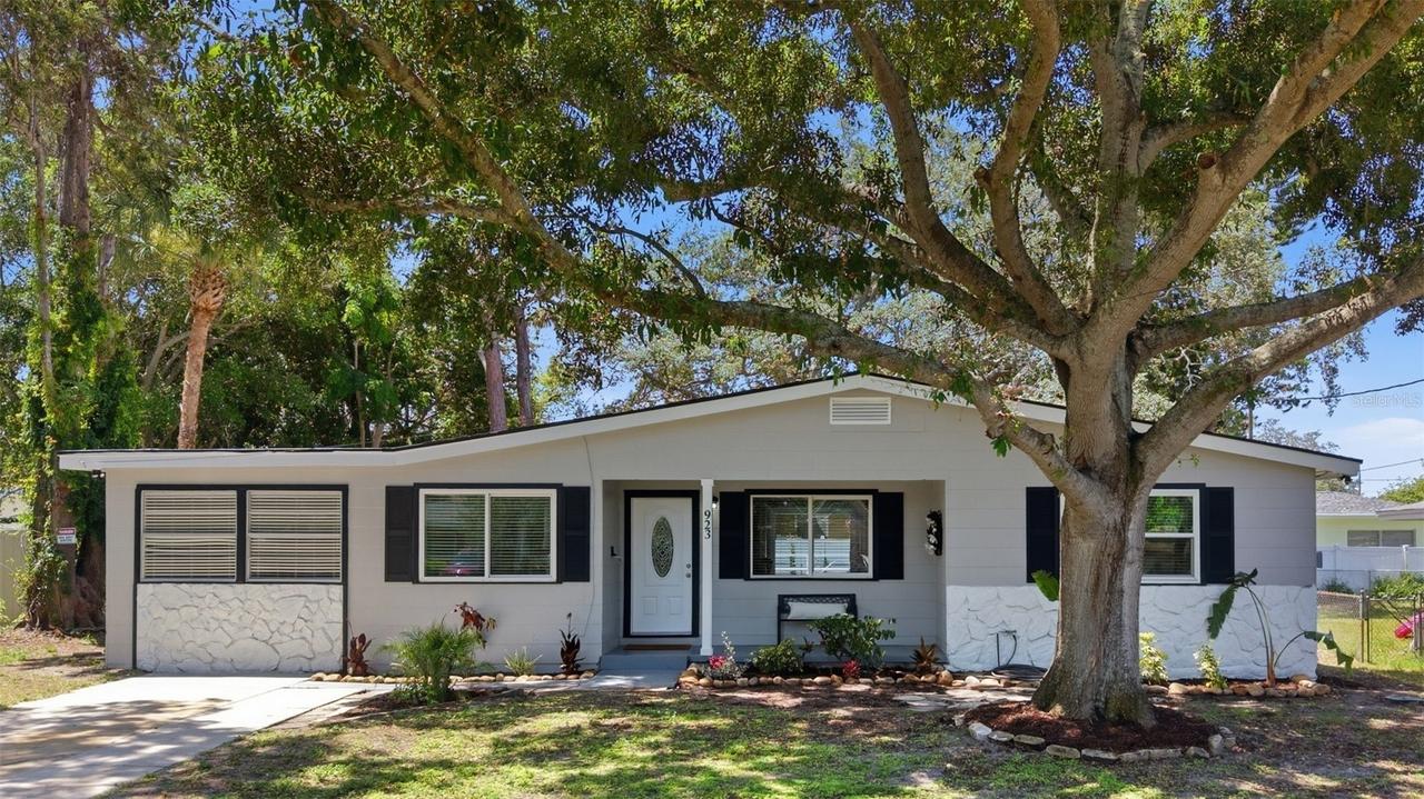 923 N Palm Dr., Largo, FL 33770