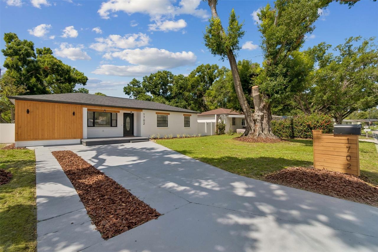 1702 W Johnston Ave., Tampa, FL 33603