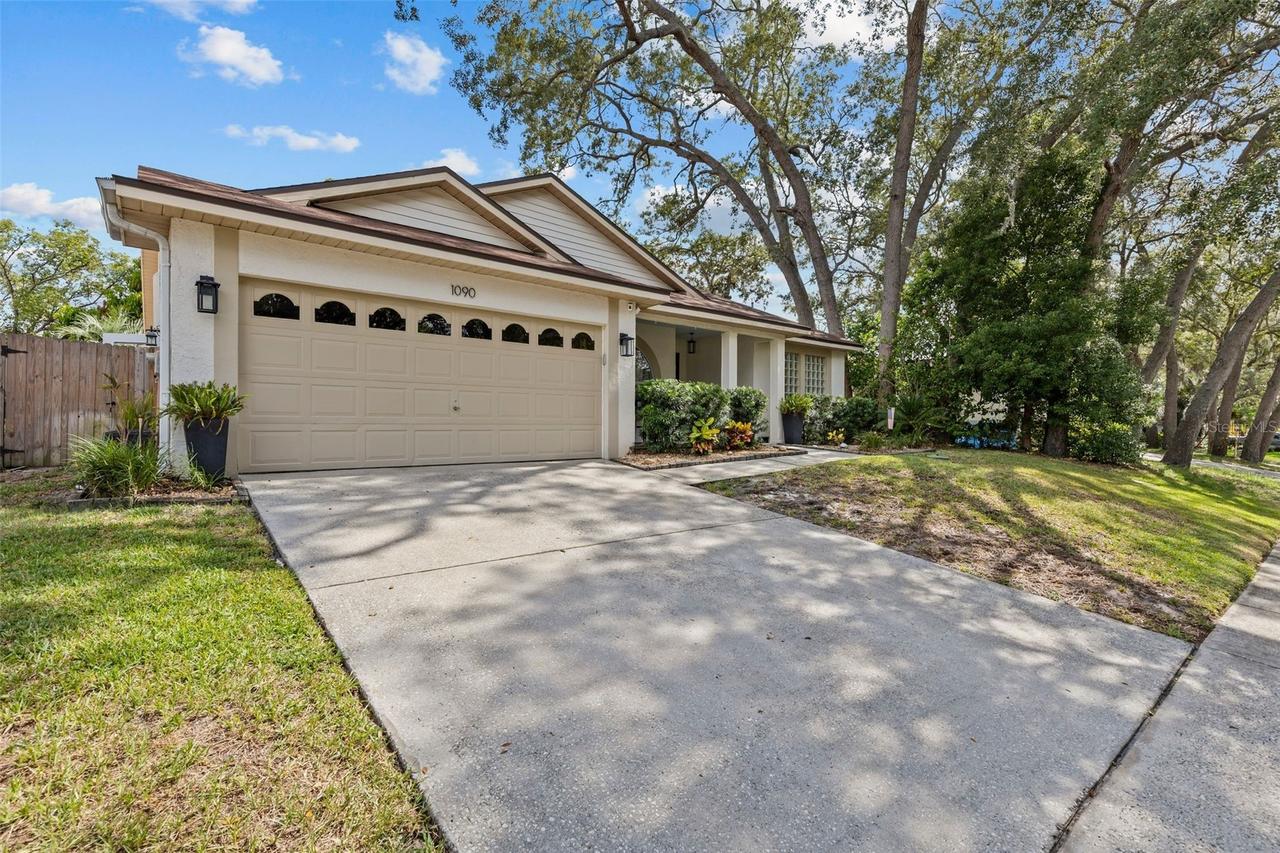 1090 Rolling Oaks Ave., Tarpon Springs, FL 34689