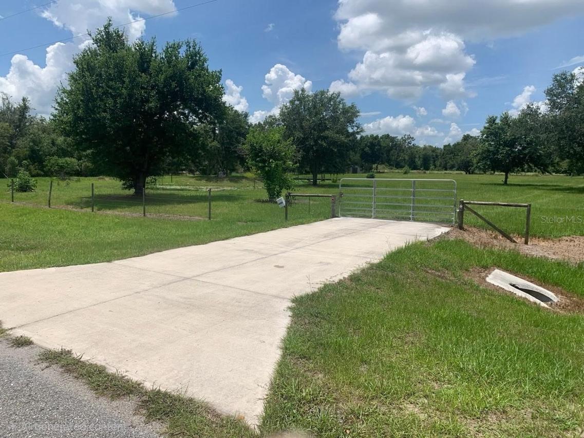 40906 11th Ave., Myakka City, FL 34251