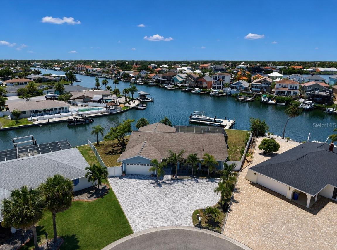 6301 Cottonwood Ln., Apollo Beach, FL 33572