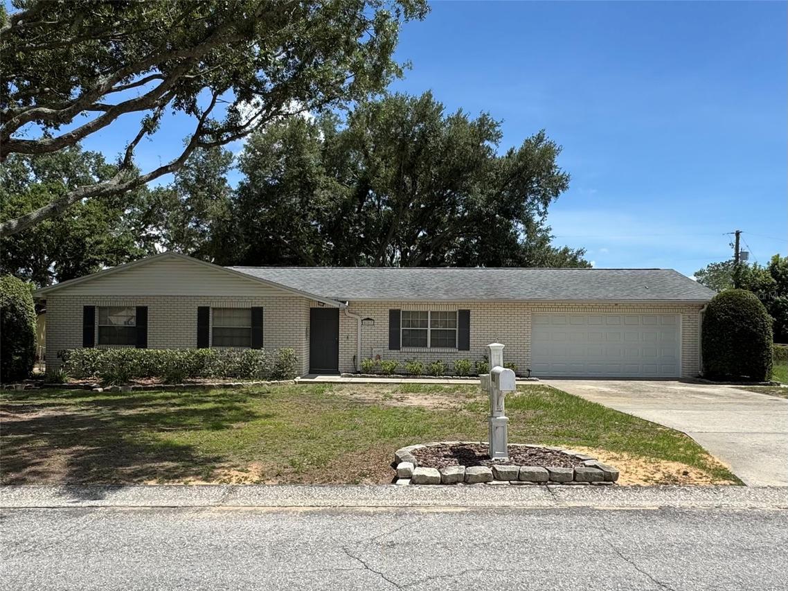 827 Strawberry Ln., Brandon, FL 33511