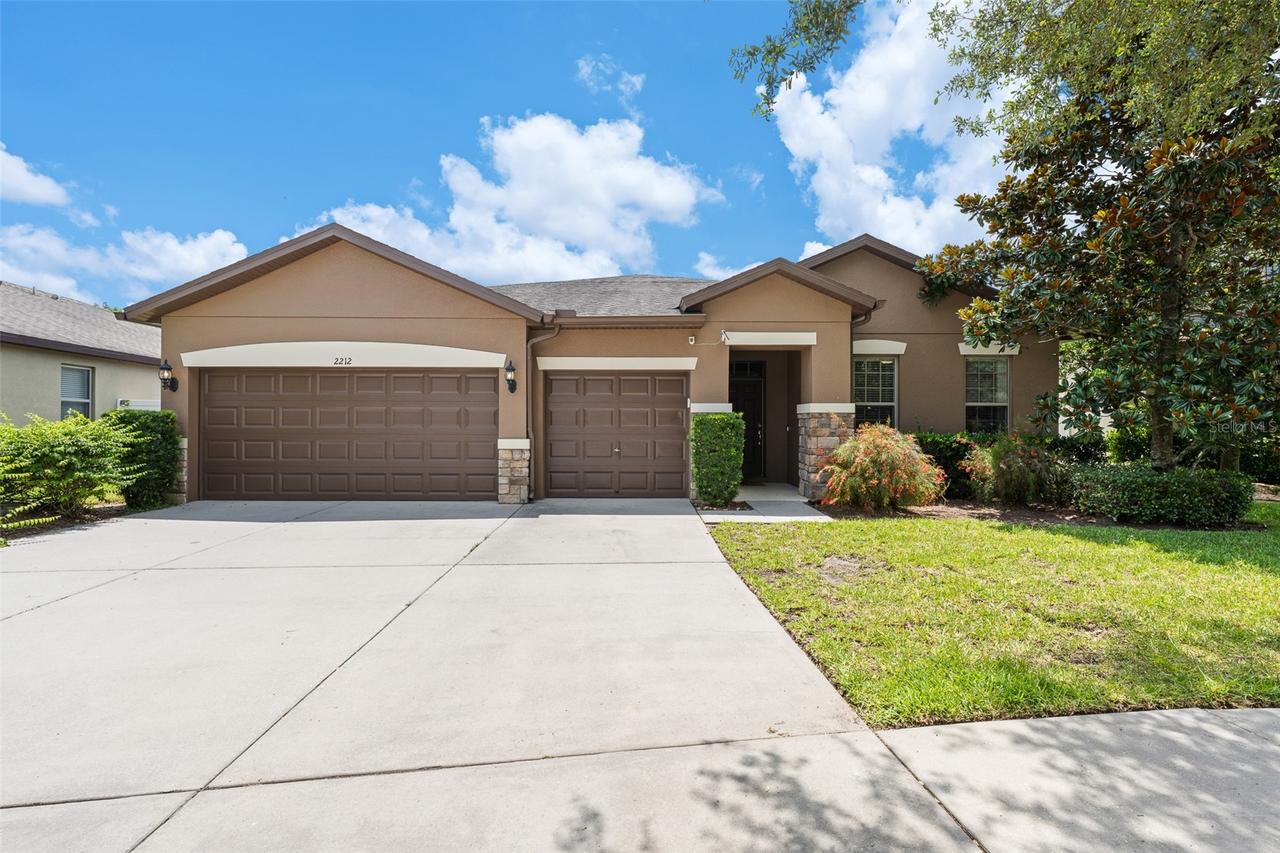 2212 Landside Dr., Valrico, FL 33594