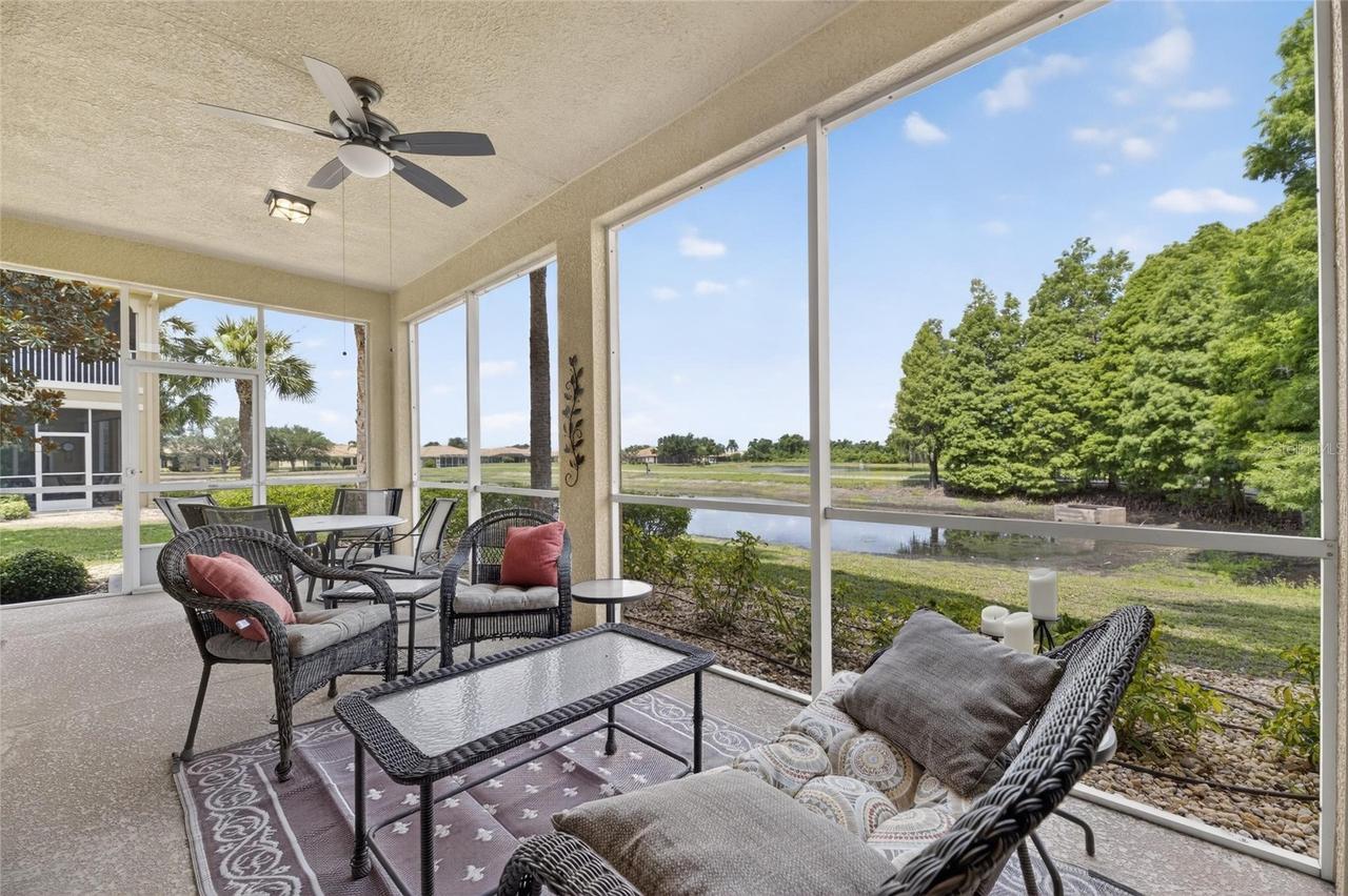 1423 Emerald Dunes Dr., Sun City Center, FL 33573