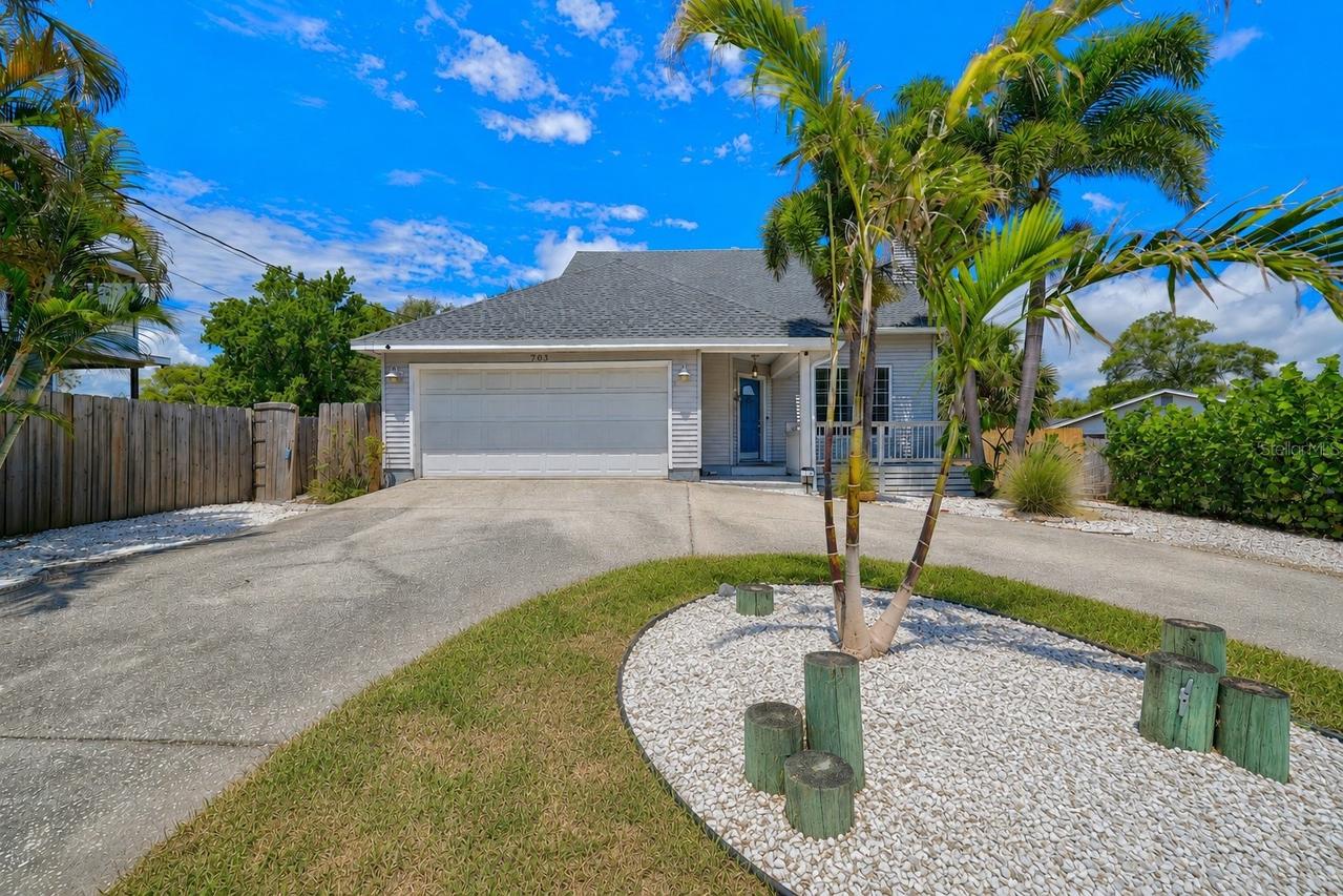 703 Riverside Dr., Tarpon Springs, FL 34689