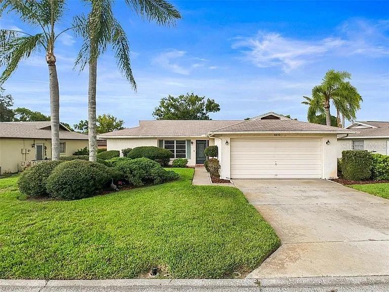 8210 Lora Del Rio Dr., Port Richey, FL 34668