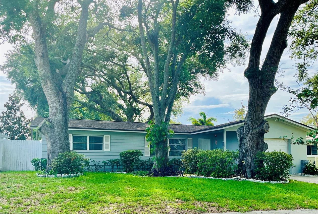 528 E Lake Dr., Largo, FL 33771