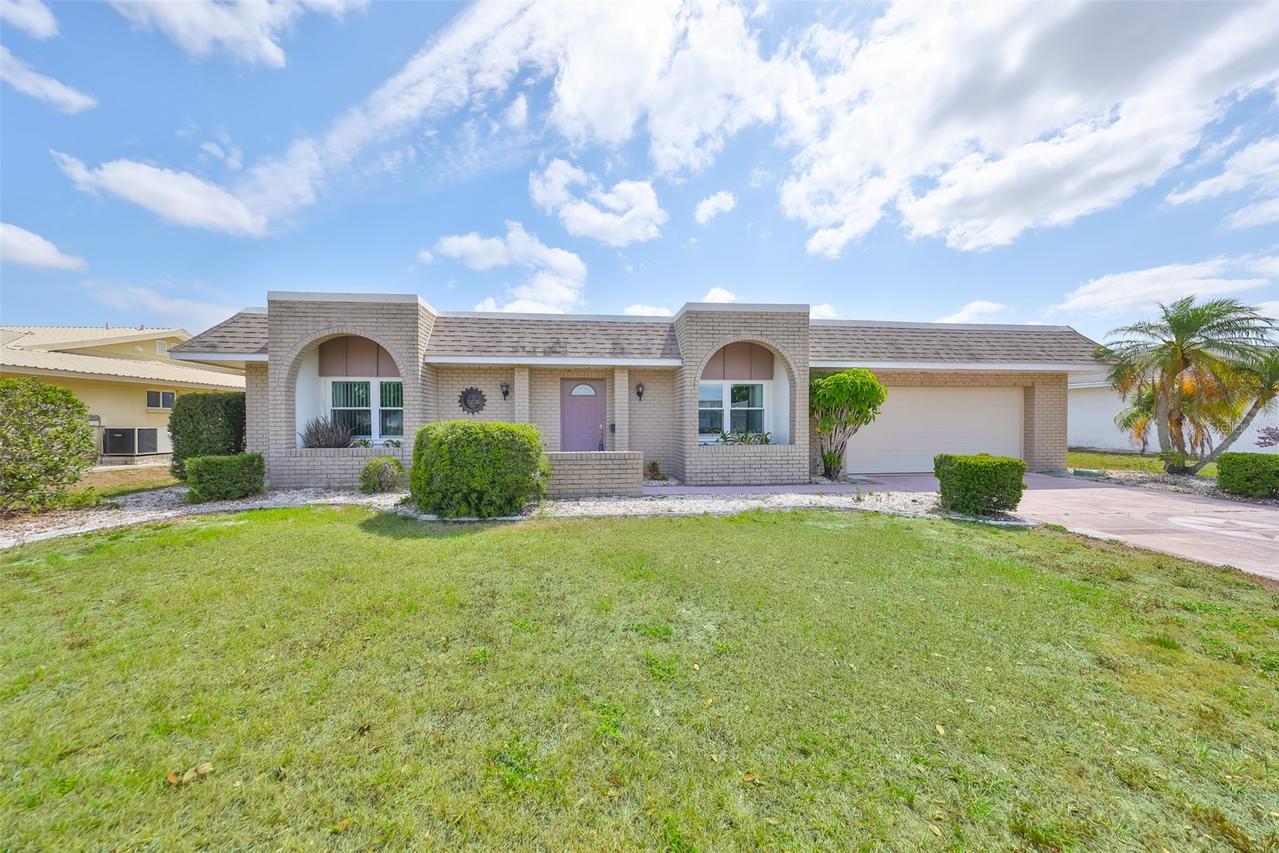 1529 Allegheny Dr., Sun City Center, FL 33573