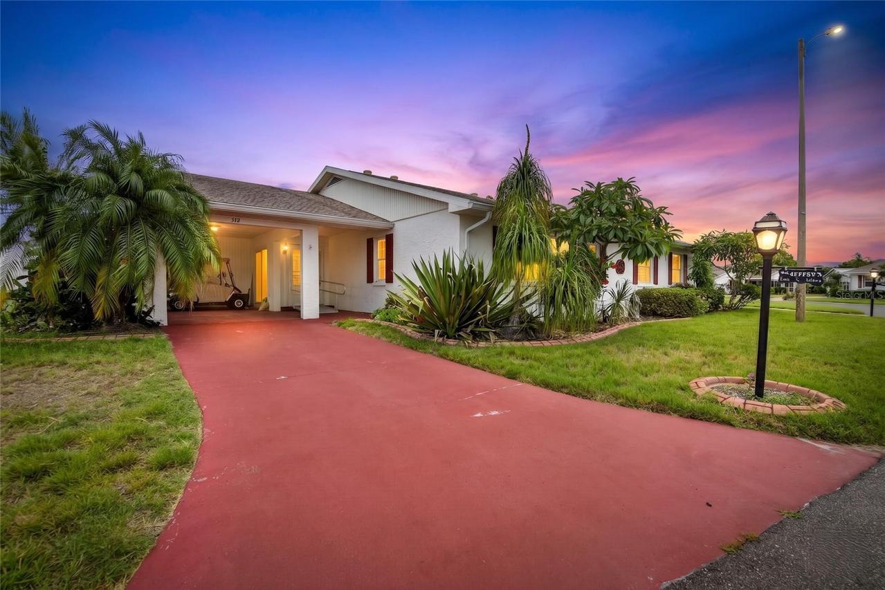213 Glenellen Pl., Sun City Center, FL 33573