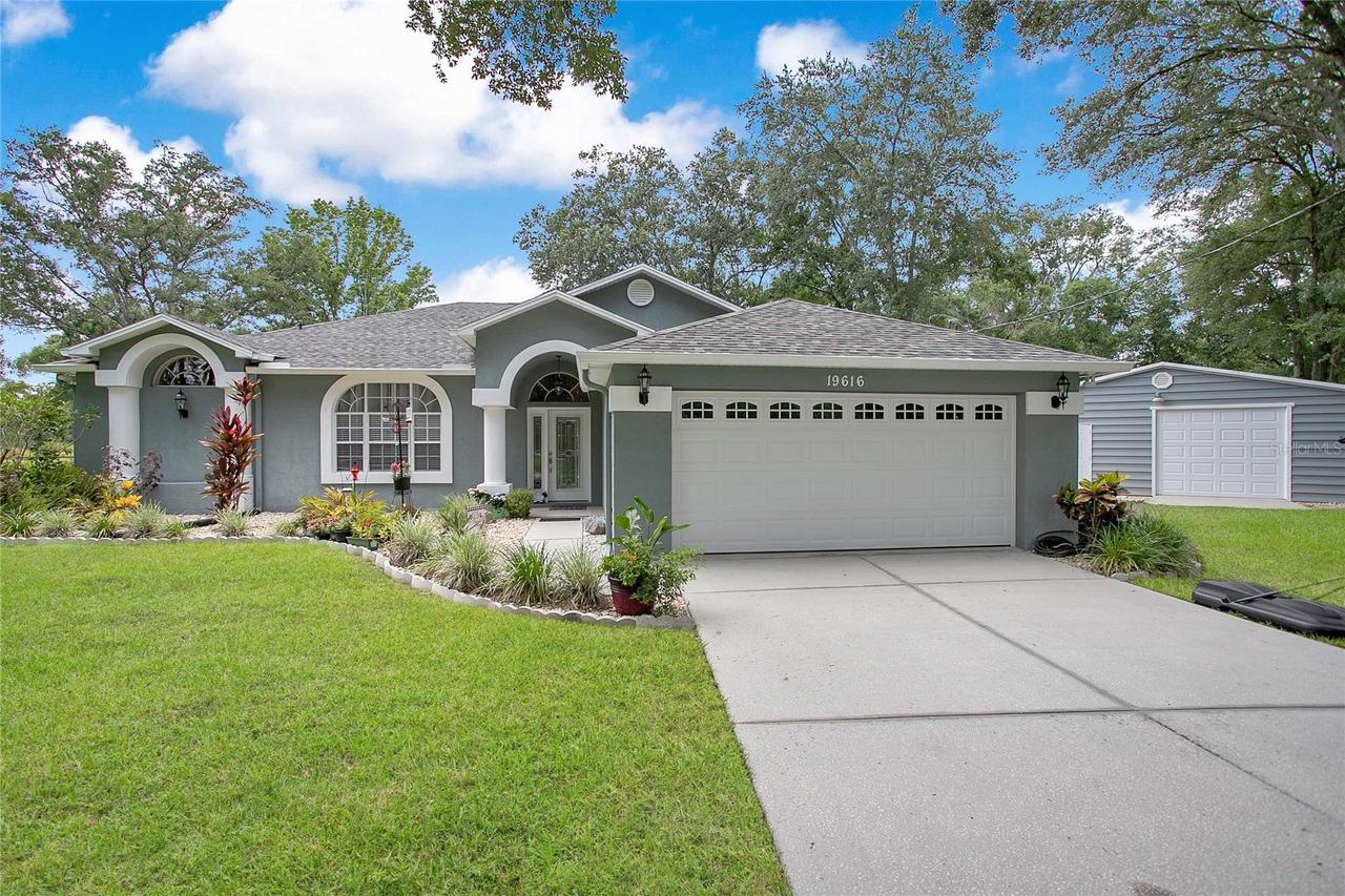 19616 Livingston Ave., Lutz, FL 33559