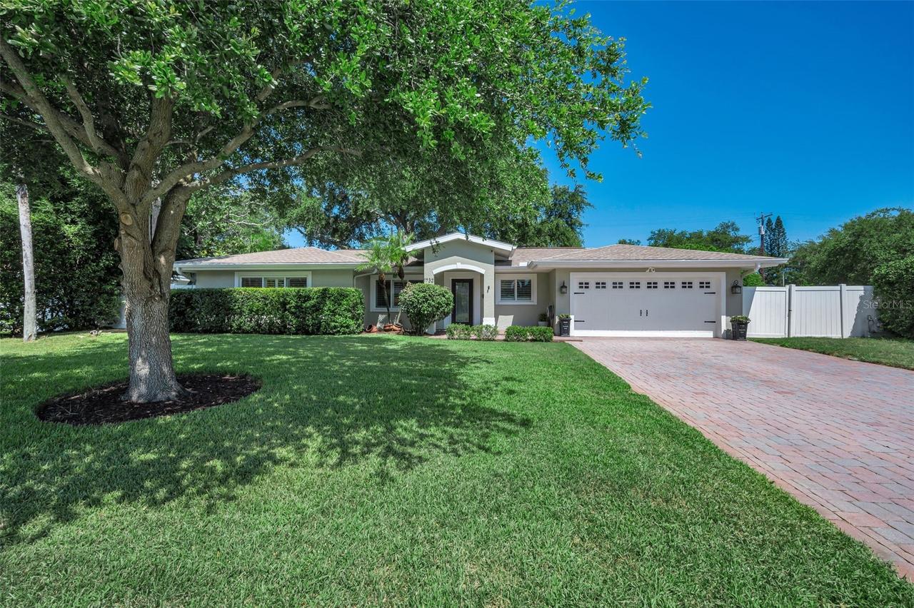 1732 Golf View Dr., Belleair, FL 33756
