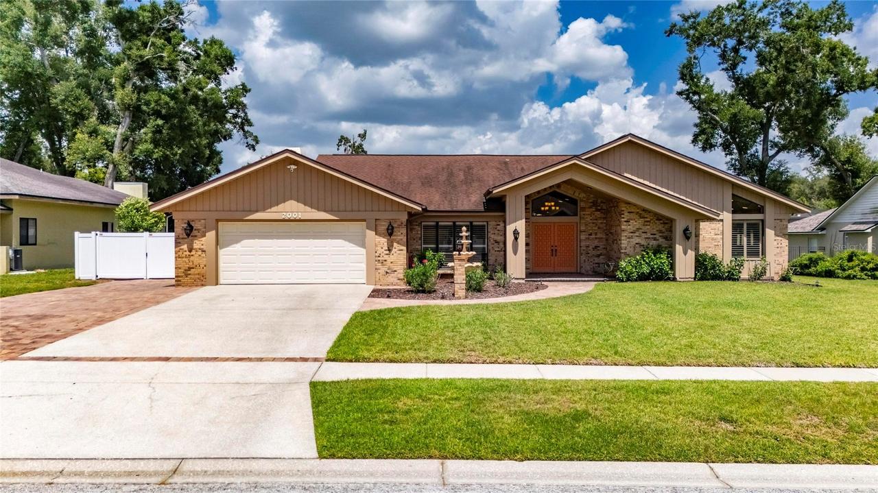 2001 Cimmaron Run Dr., Valrico, FL 33594