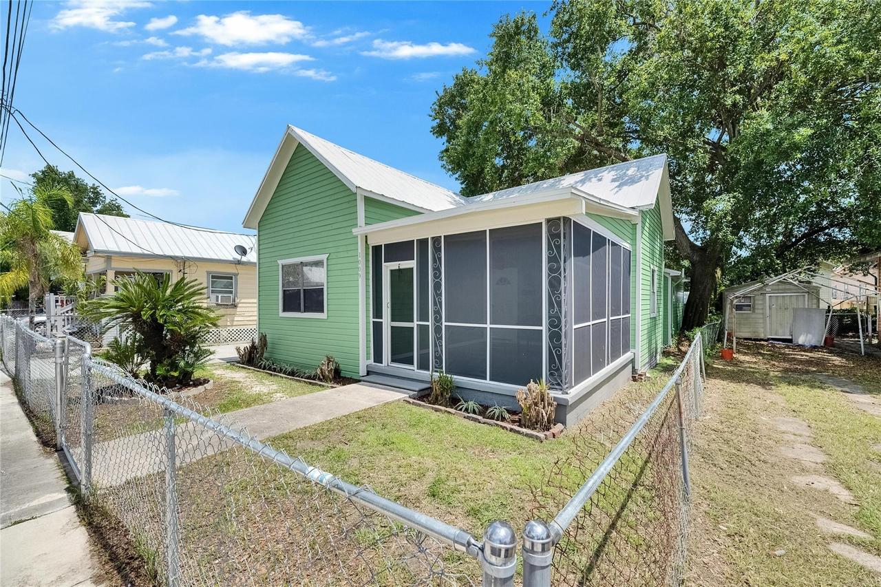1009 E Columbus Dr., Tampa, FL 33605