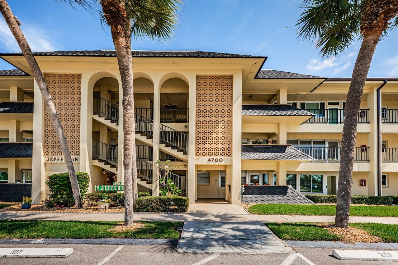4700 Cove Cir. #208, St Petersburg, FL 33708