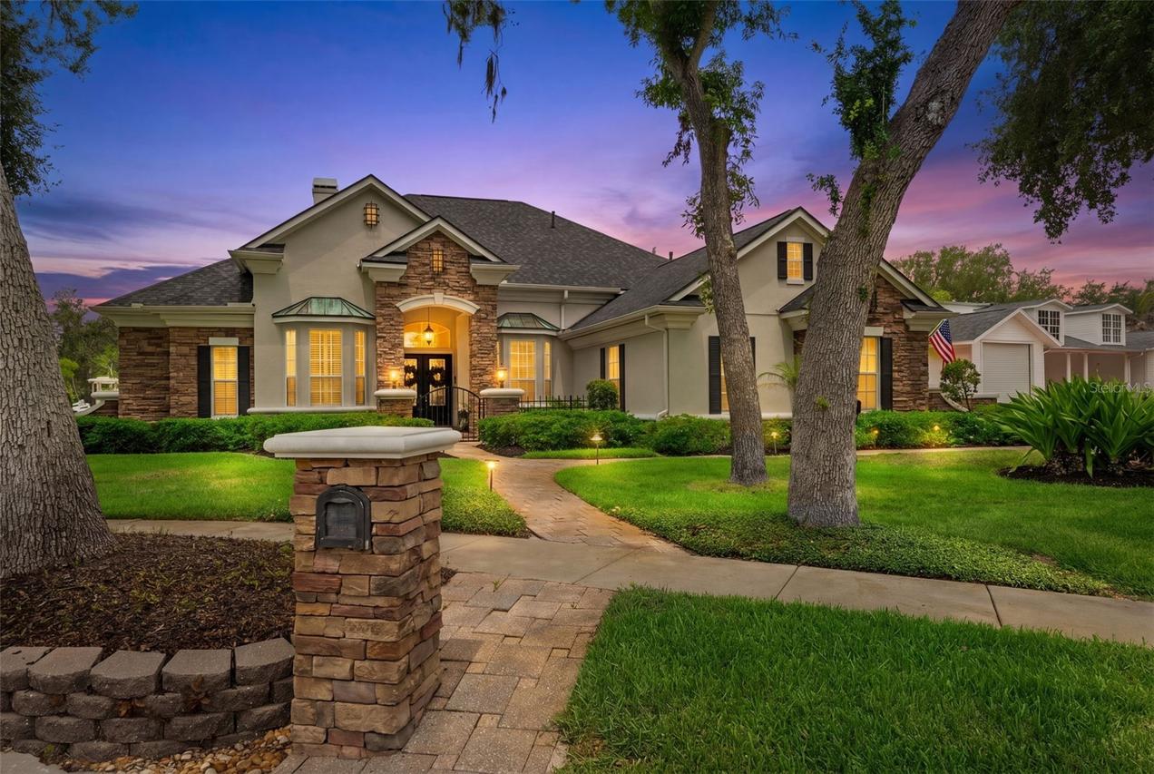 8921 Eagle Watch Dr., Riverview, FL 33578