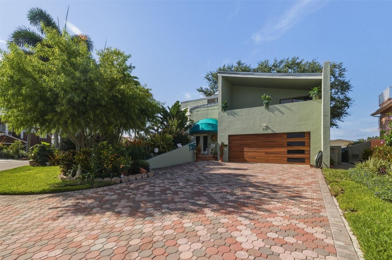 735 79th Cir., St Petersburg, FL 33707