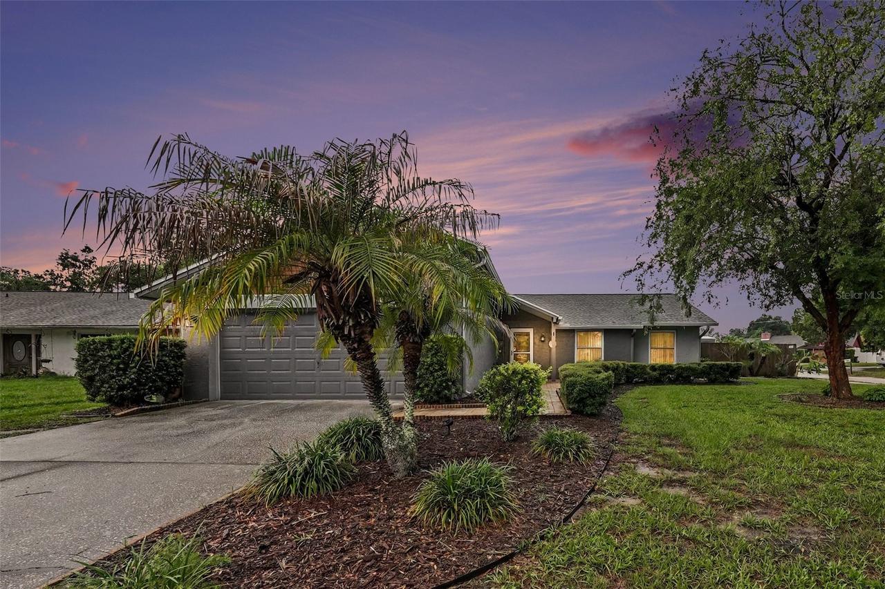626 Rollingwood Ln., Valrico, FL 33594