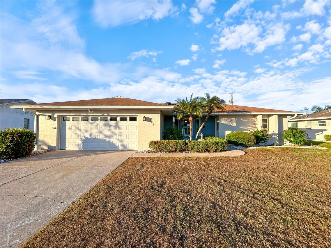 703 Ojai Ave., Sun City Center, FL 33573