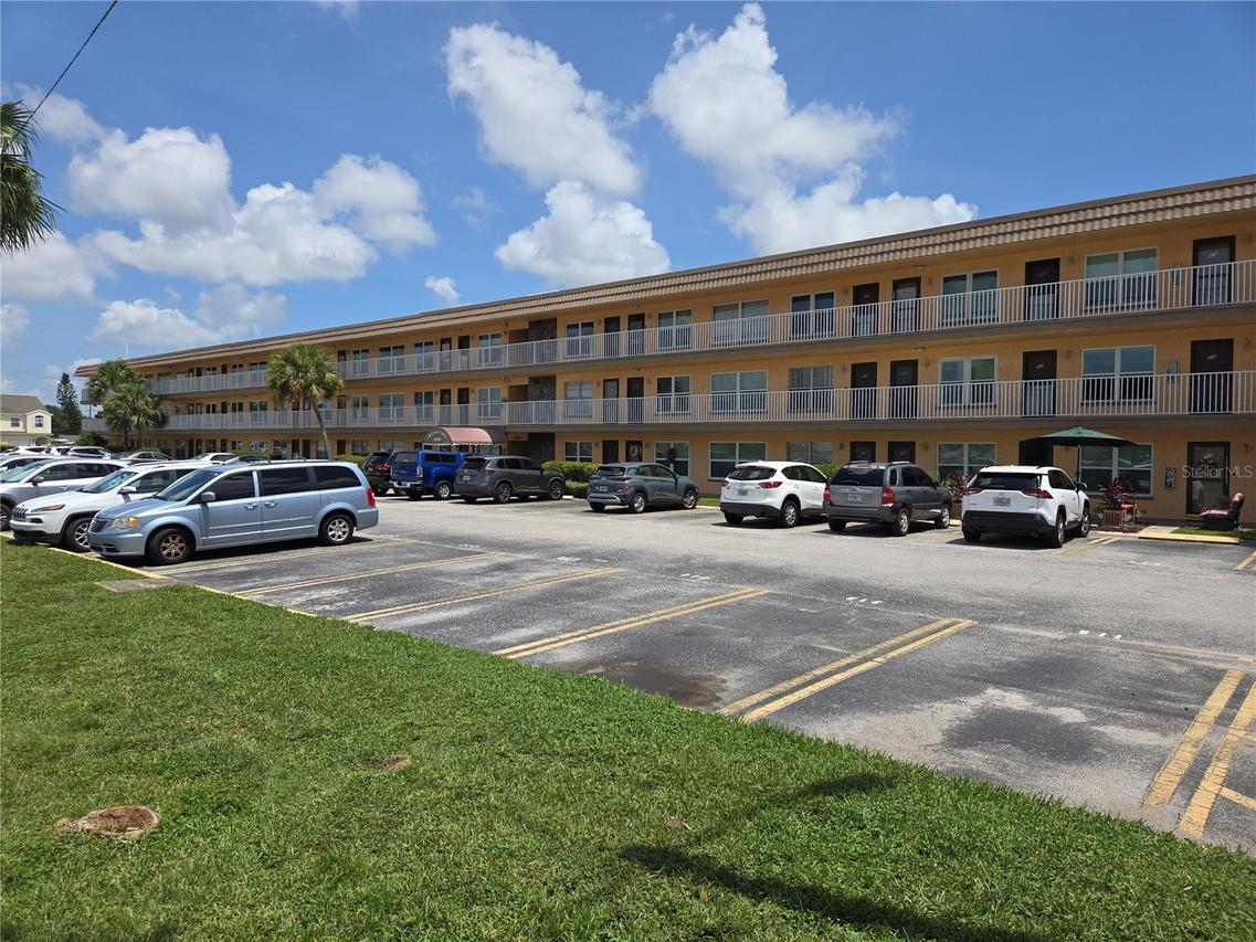 6400 46th Ave. #305, Kenneth City, FL 33709