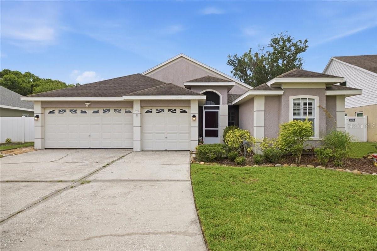 392 Tavernier Cir., Oldsmar, FL 34677