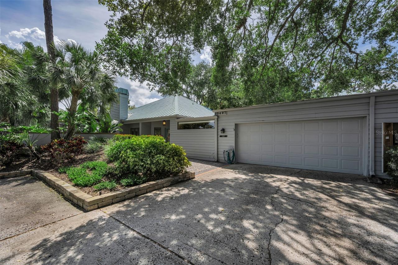 10497 Longwood Dr., Seminole, FL 33777