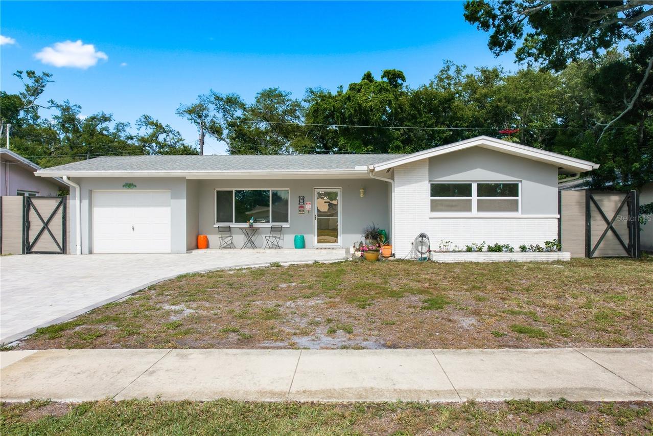 1144 Woodbrook Dr., Largo, FL 33770