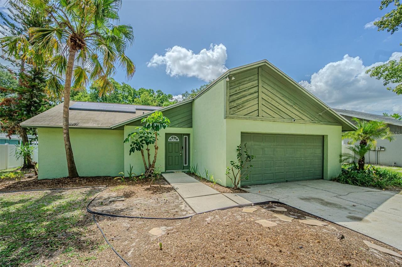 18425 Swan Lake Dr., Lutz, FL 33549