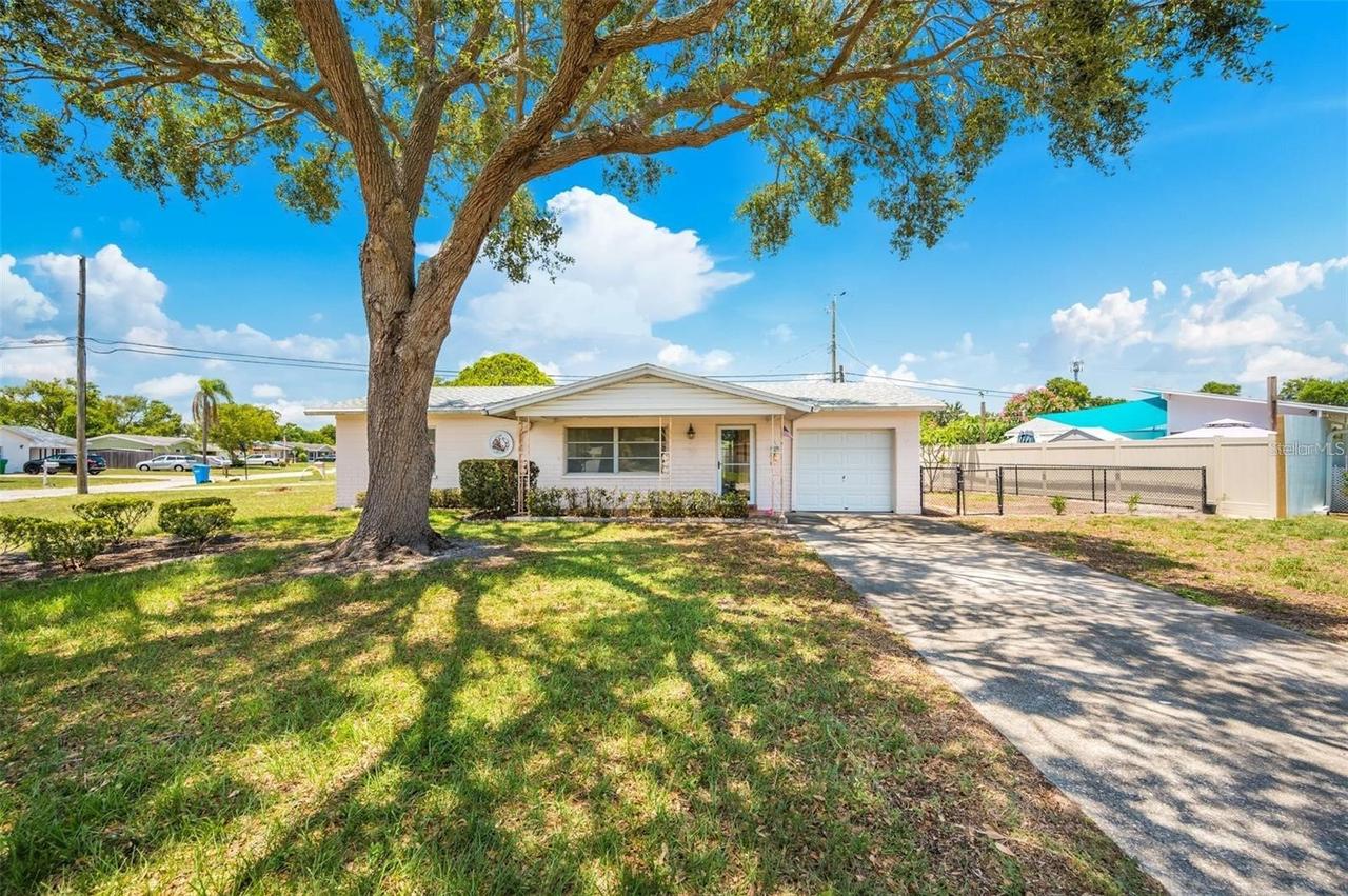 10833 111th Pl., Seminole, FL 33778