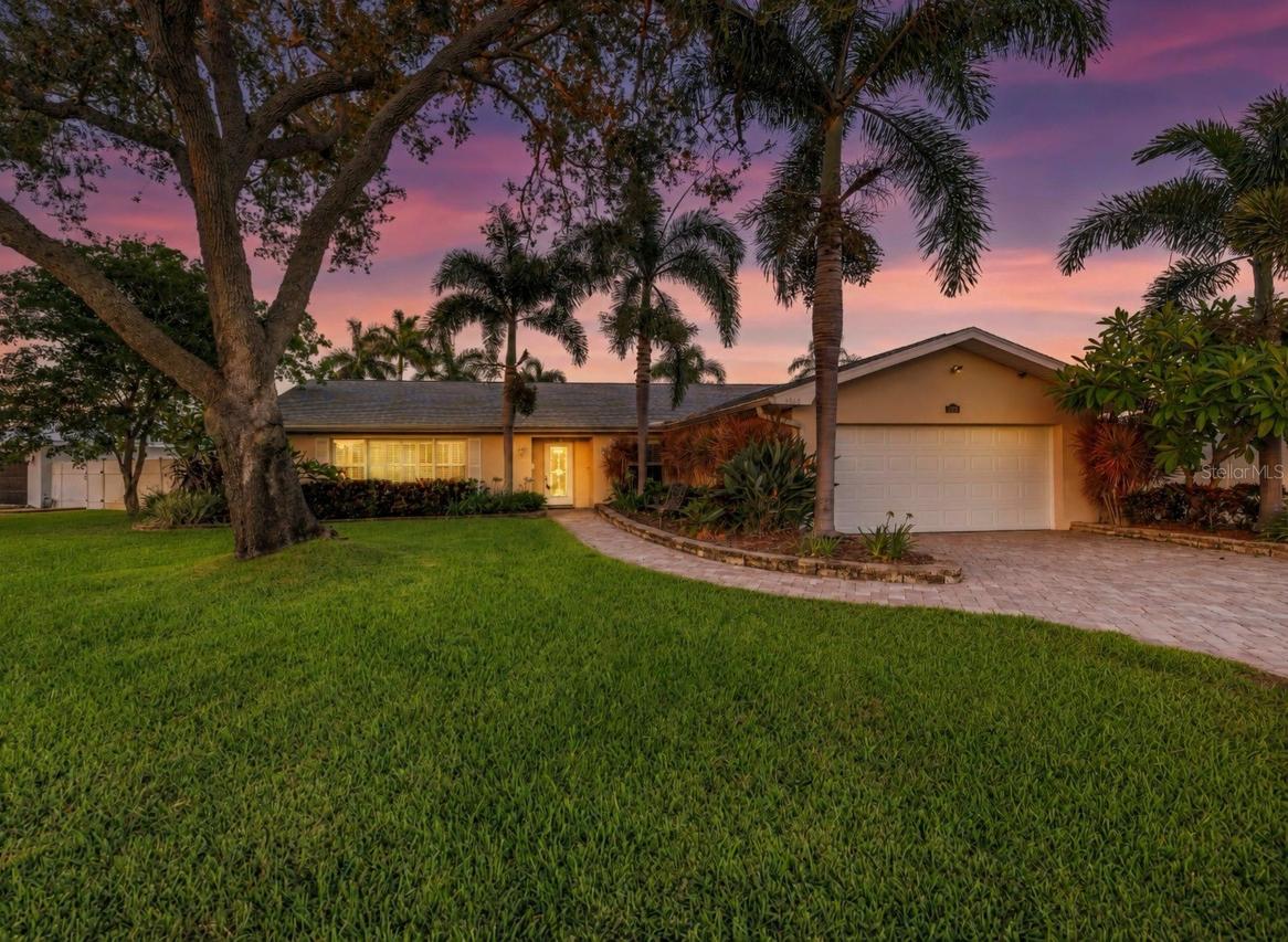 1820 Tanglewood Dr., St Petersburg, FL 33702